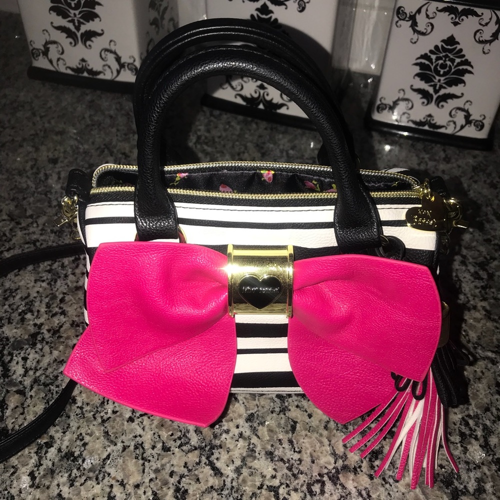Adorable Betsey Johnson Cossbody.